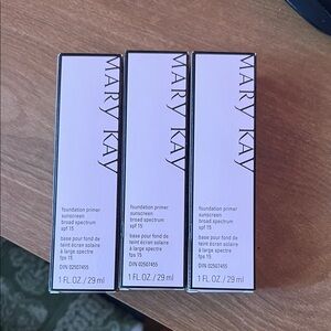 Mary Kay Foundation Primer Sunscreen SPF 15 - White Packaging